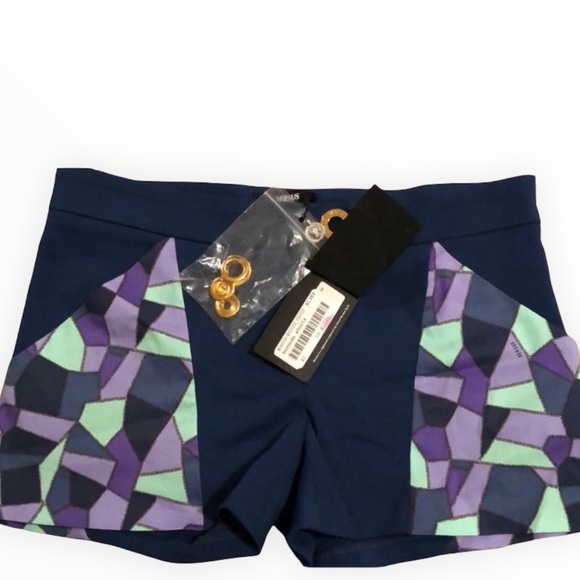 $9️⃣6️⃣Versace shorts🌟 - Picture 2 of 8